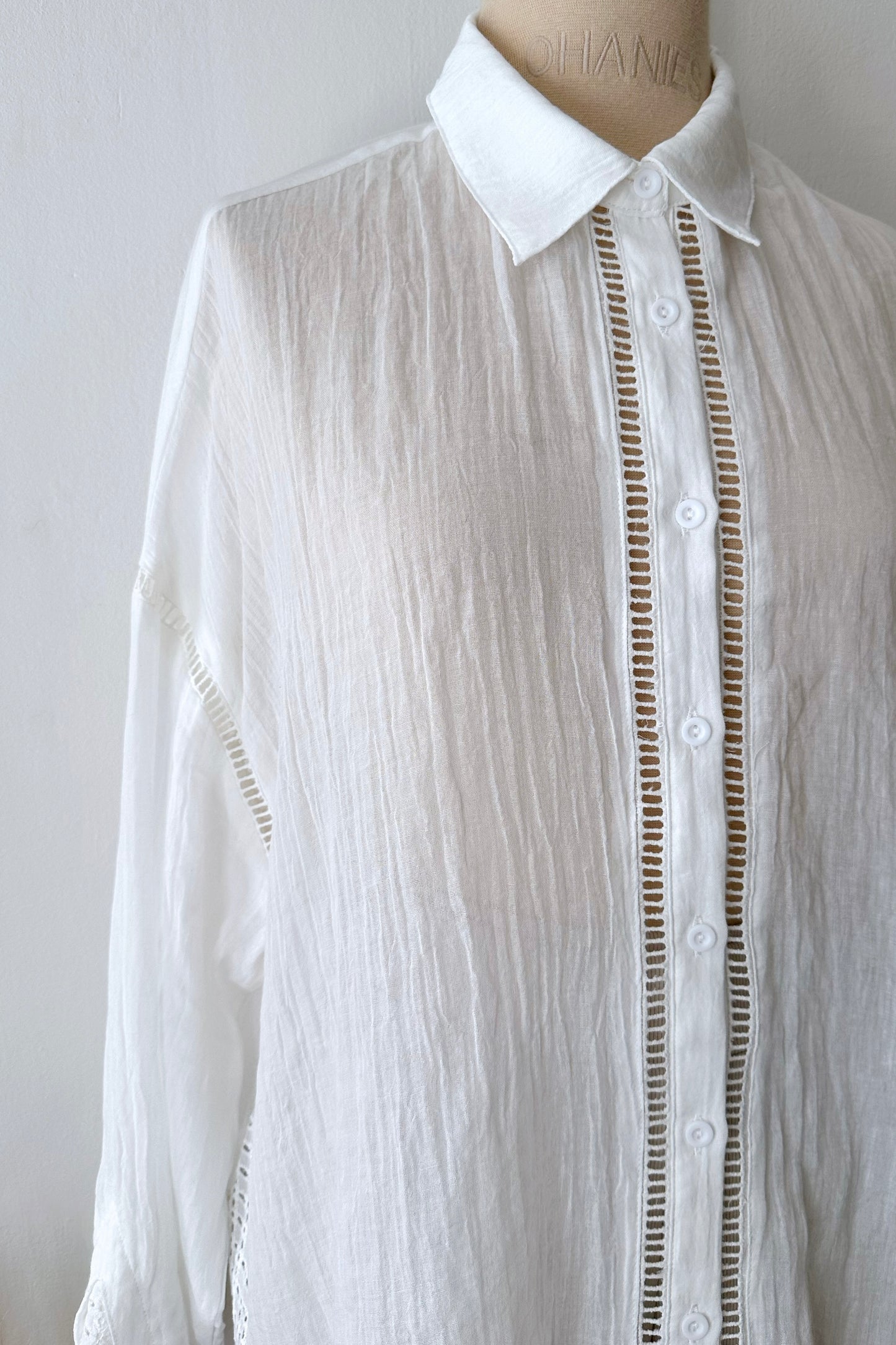 Bluse mit Lochspitze