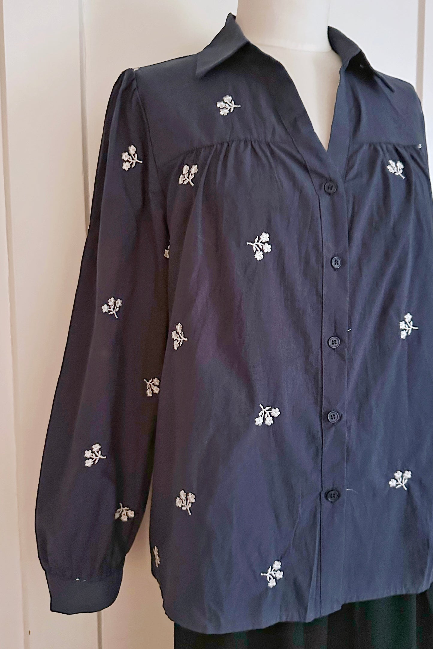 Baumwollbluse mit Blumenstickerei