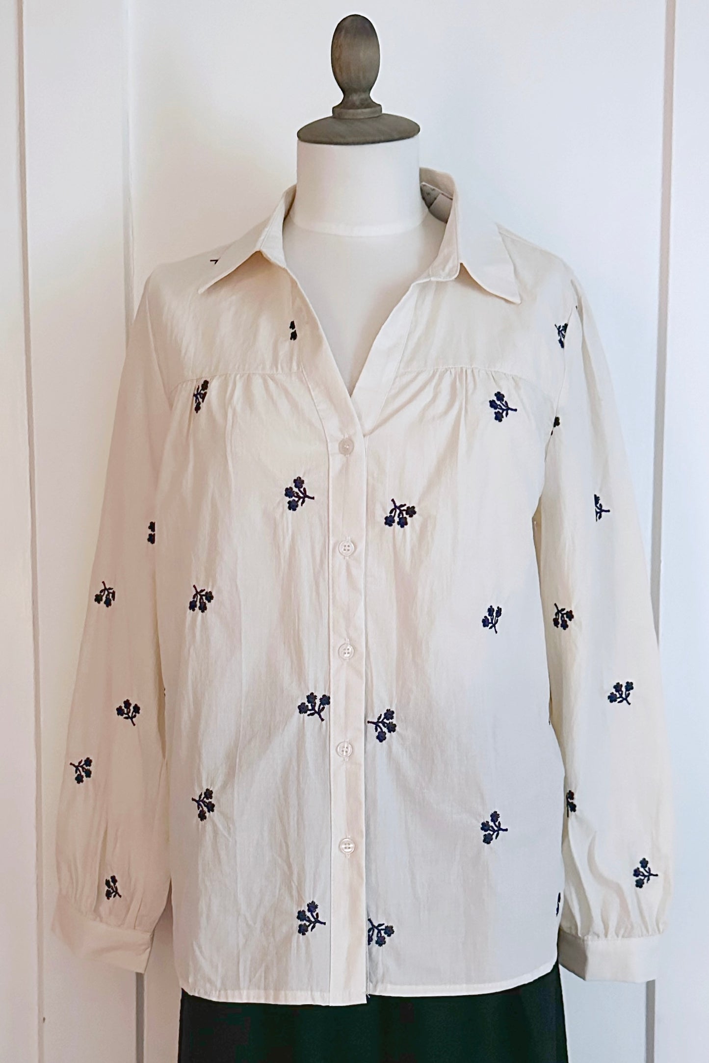 Baumwollbluse mit Blumenstickerei