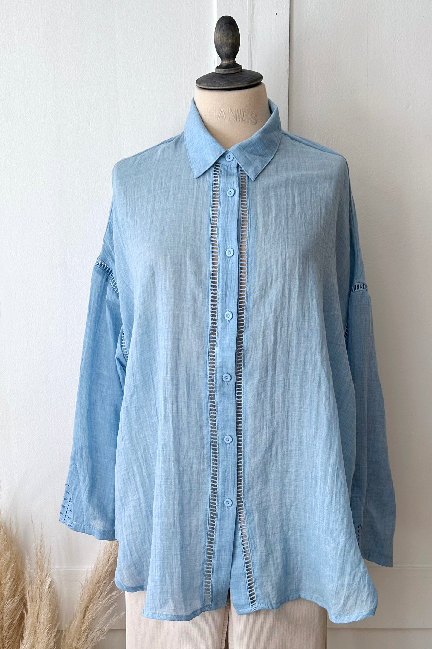 Bluse mit Lochspitze