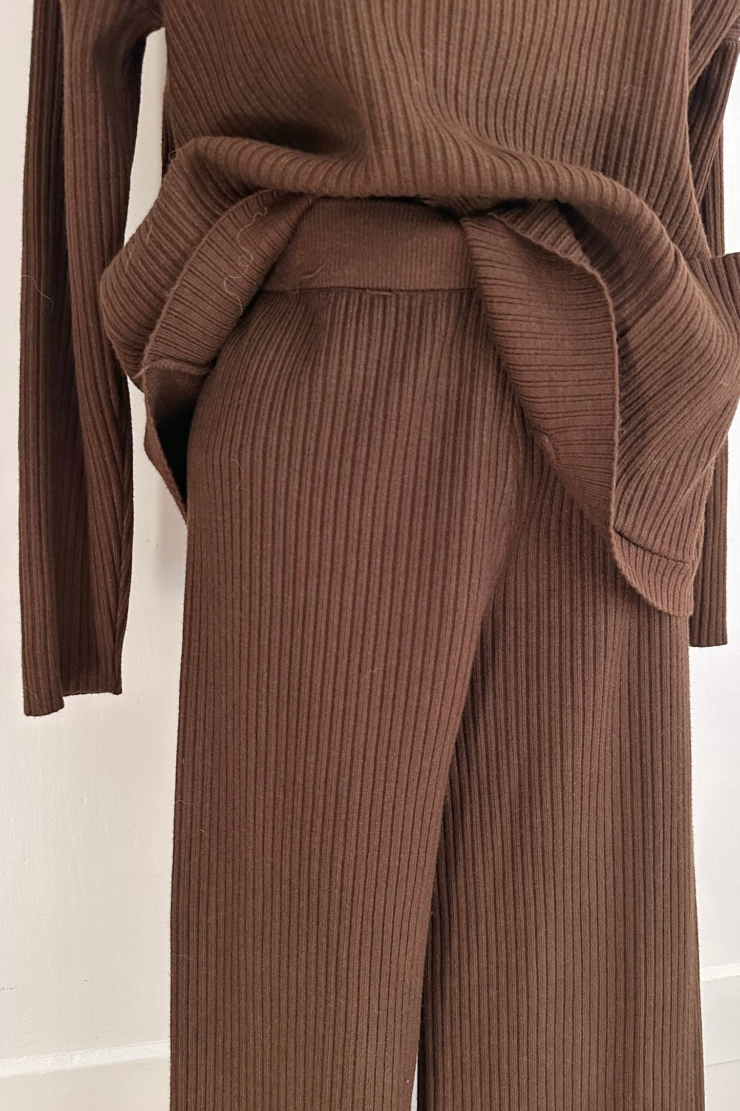 Gerippte Hose mit passendem Pullover