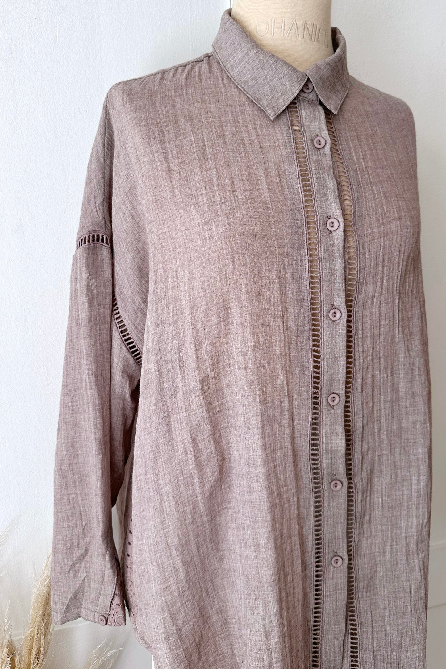 Bluse mit Lochspitze