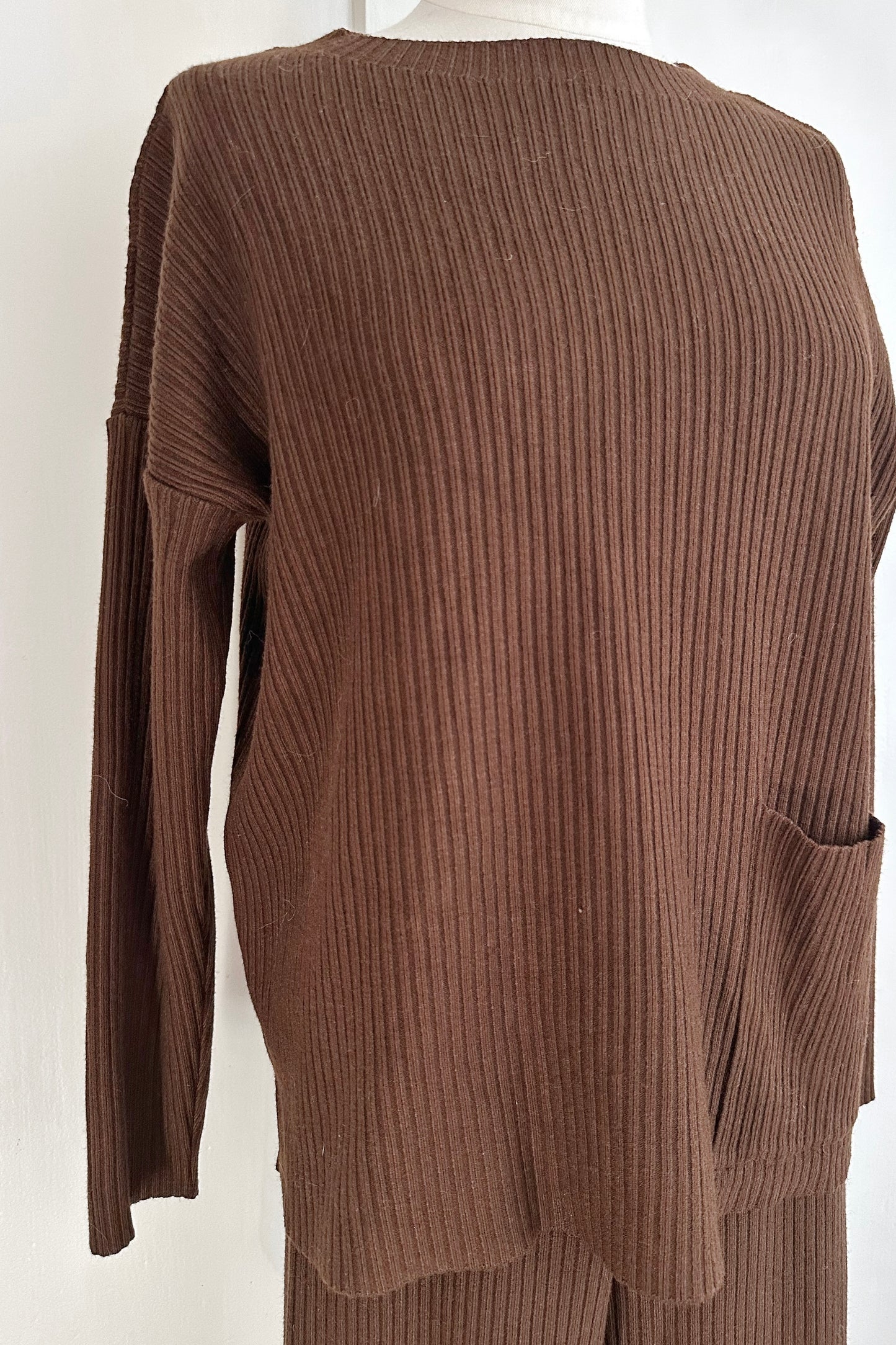 Gerippter Pullover mit passender Hose
