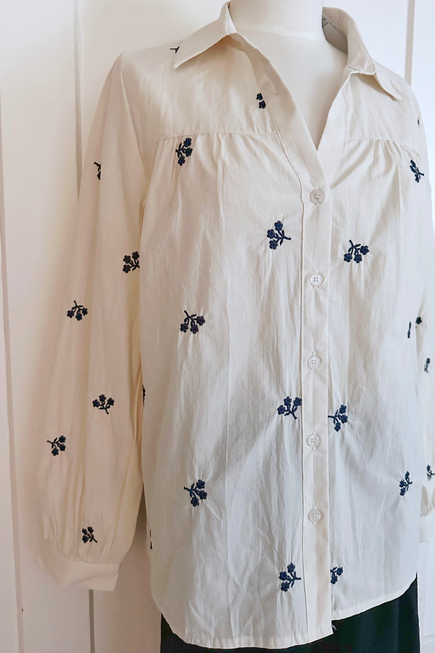 Baumwollbluse mit Blumenstickerei