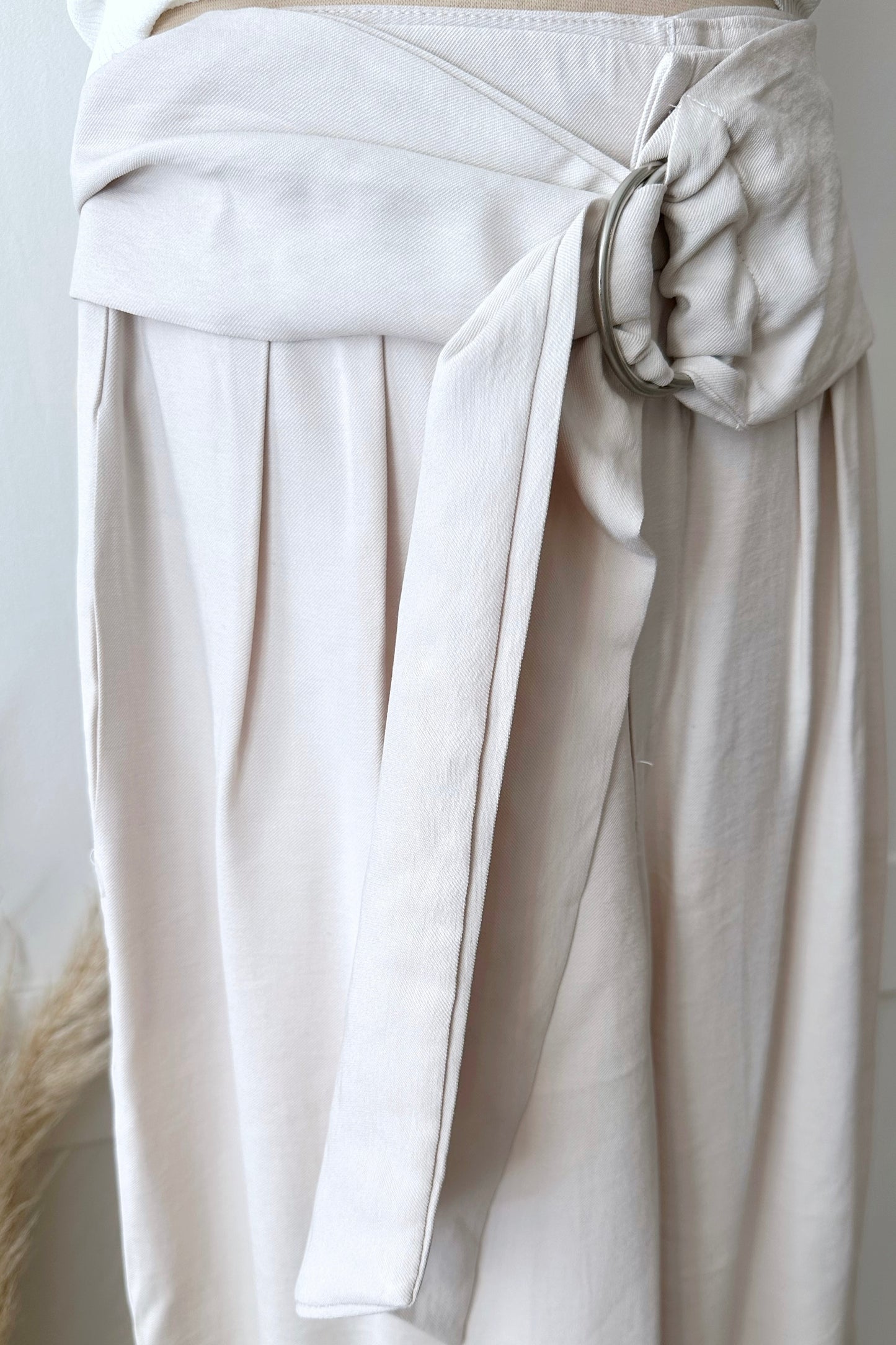 High-Waist Viskosehose mit Gürtel