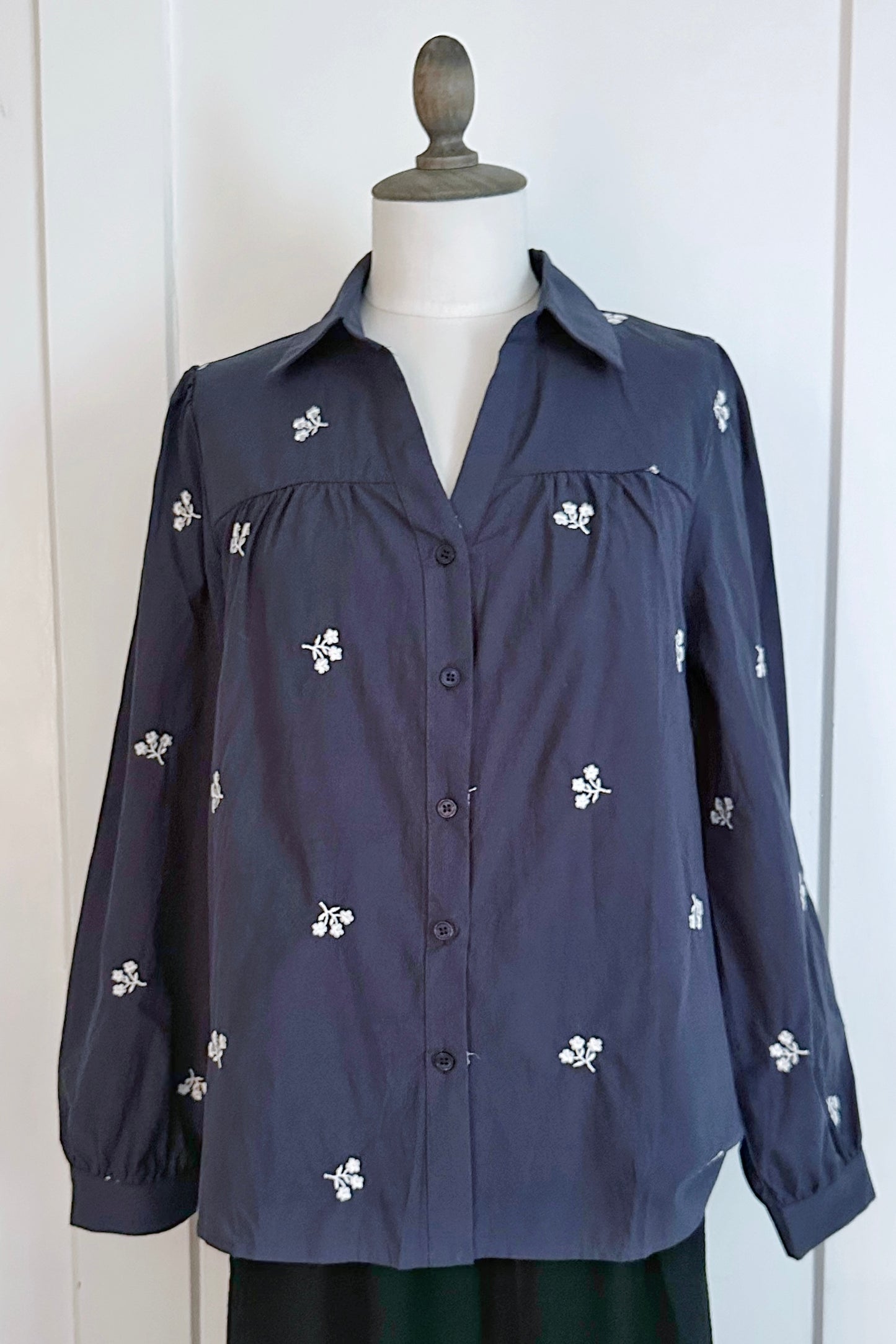 Baumwollbluse mit Blumenstickerei