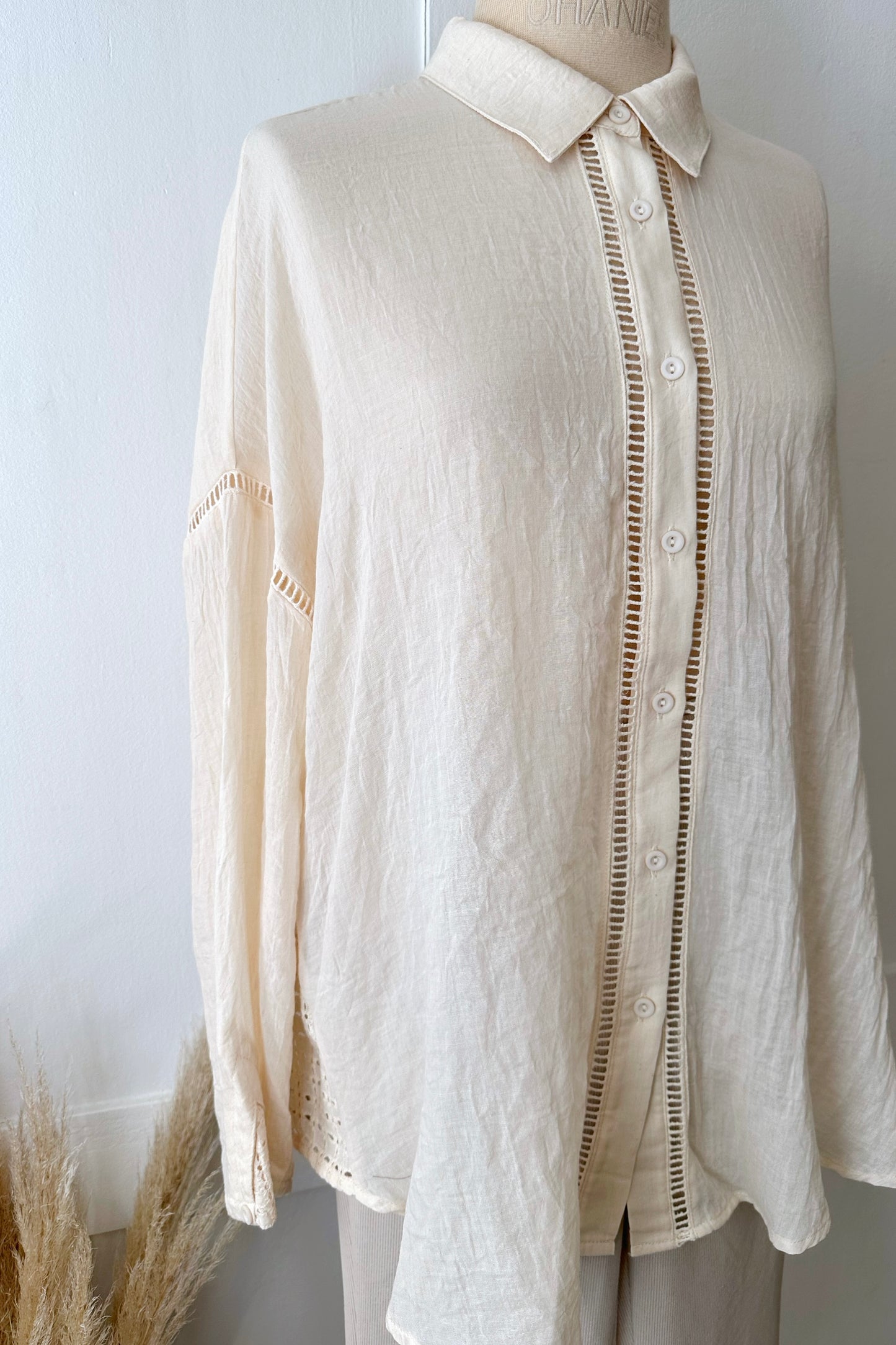 Bluse mit Lochspitze