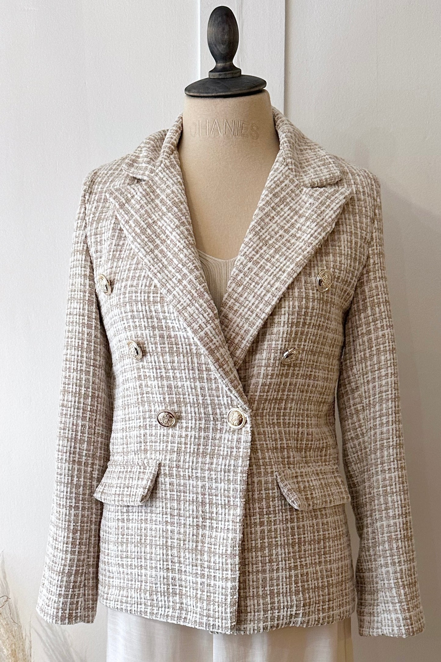 Eleganter Blazer aus strukturierter Baumwollchenille in Beige, mit klassischem Revers und lockerer Passform