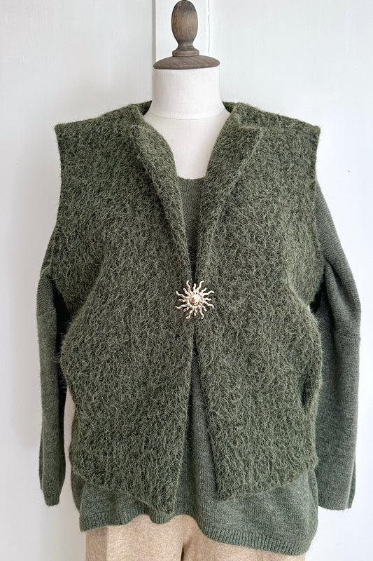 Gewalkte Weste mit Pin