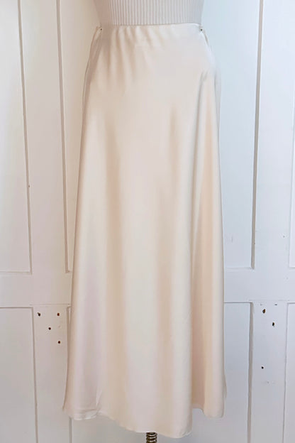 Satin Taillenjupe in Midilänge