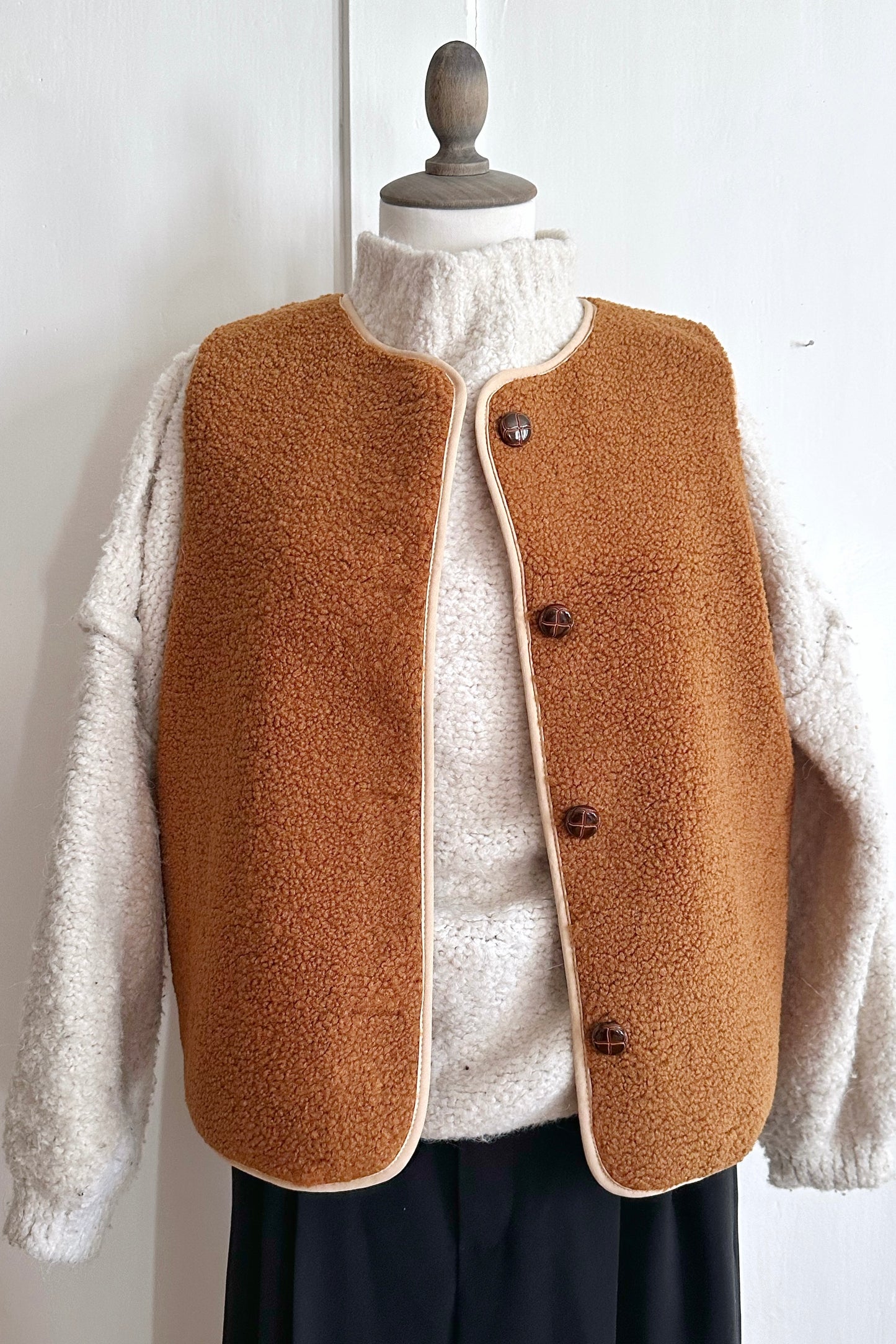 Kuschelweste mit Knöpfen