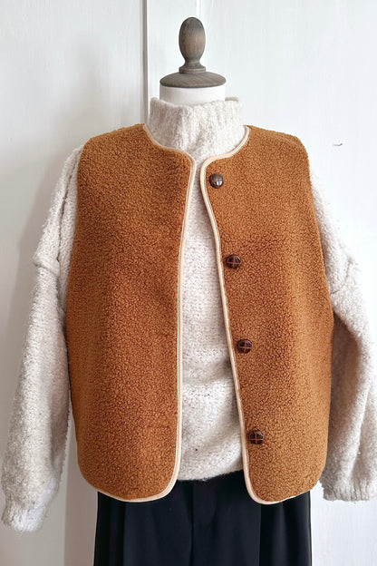 Kuschelweste mit Knöpfen