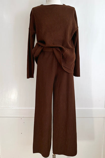 Gerippter Pullover mit passender Hose