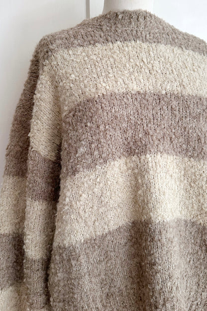 Grober Winterpullover mit Streifen