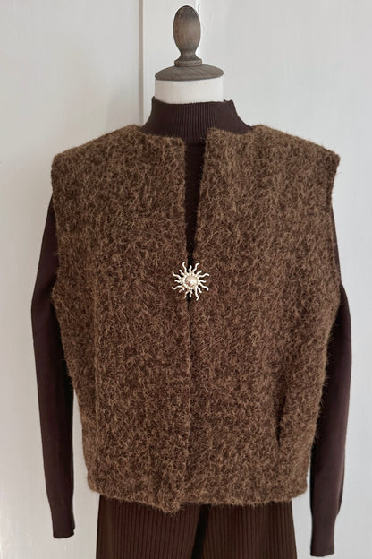 Gewalkte Weste mit Pin