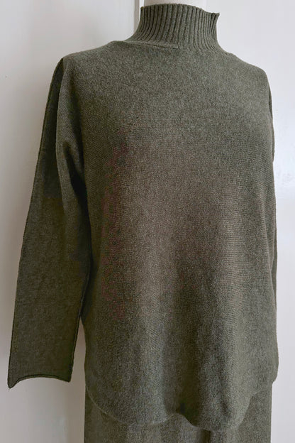 Weicher Strickpullover mit passender Hose