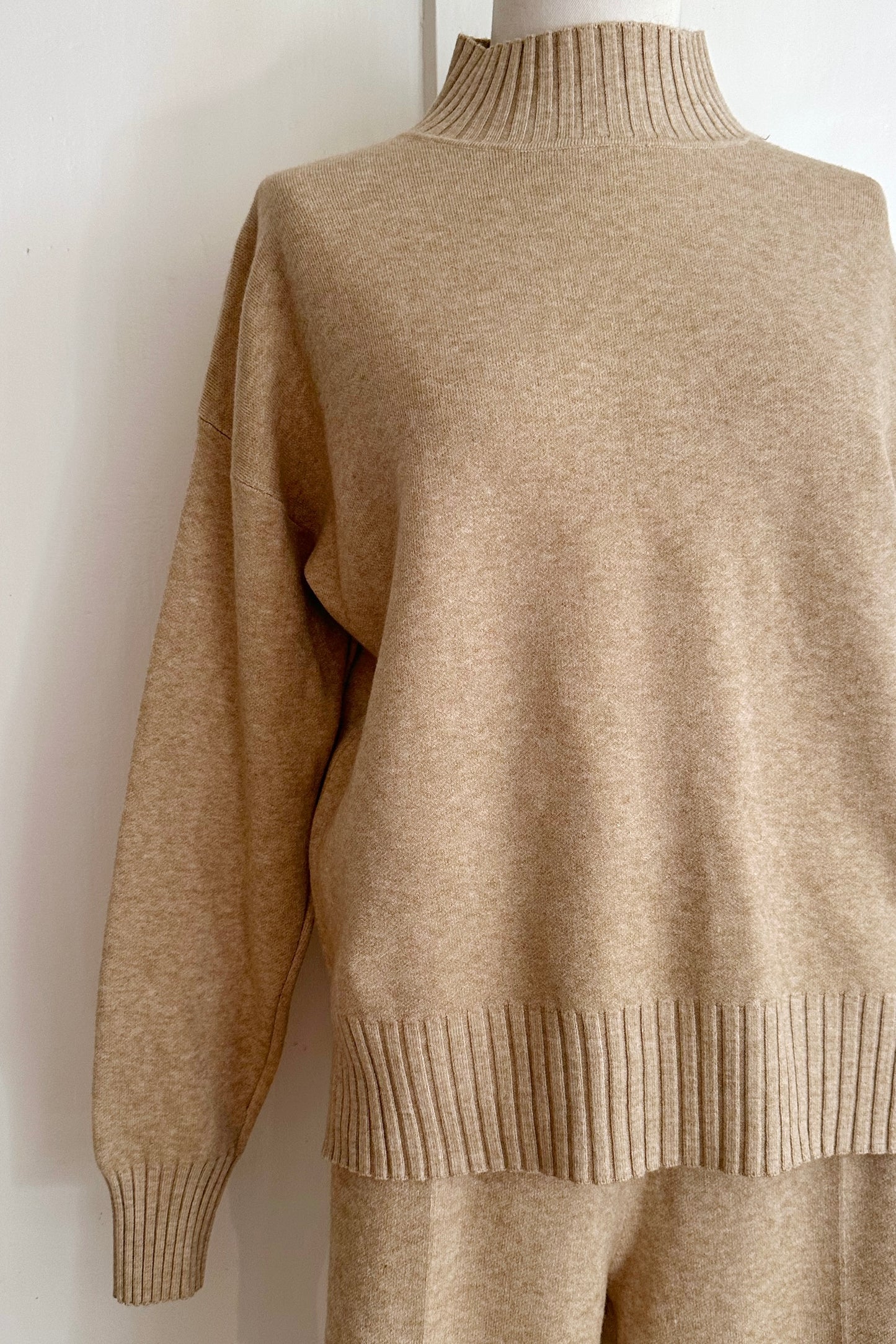 Strickpullover mit passender Hose