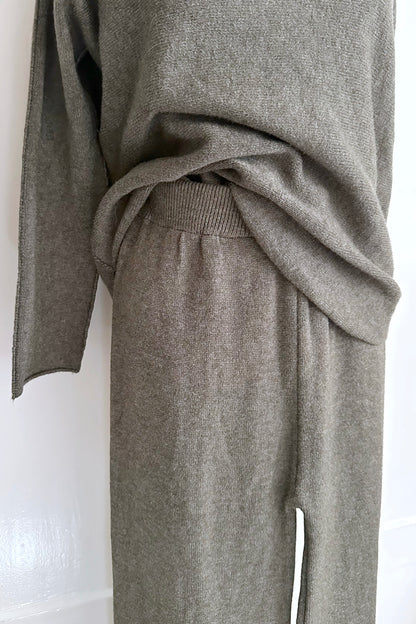 Weicher Strickpullover mit passender Hose