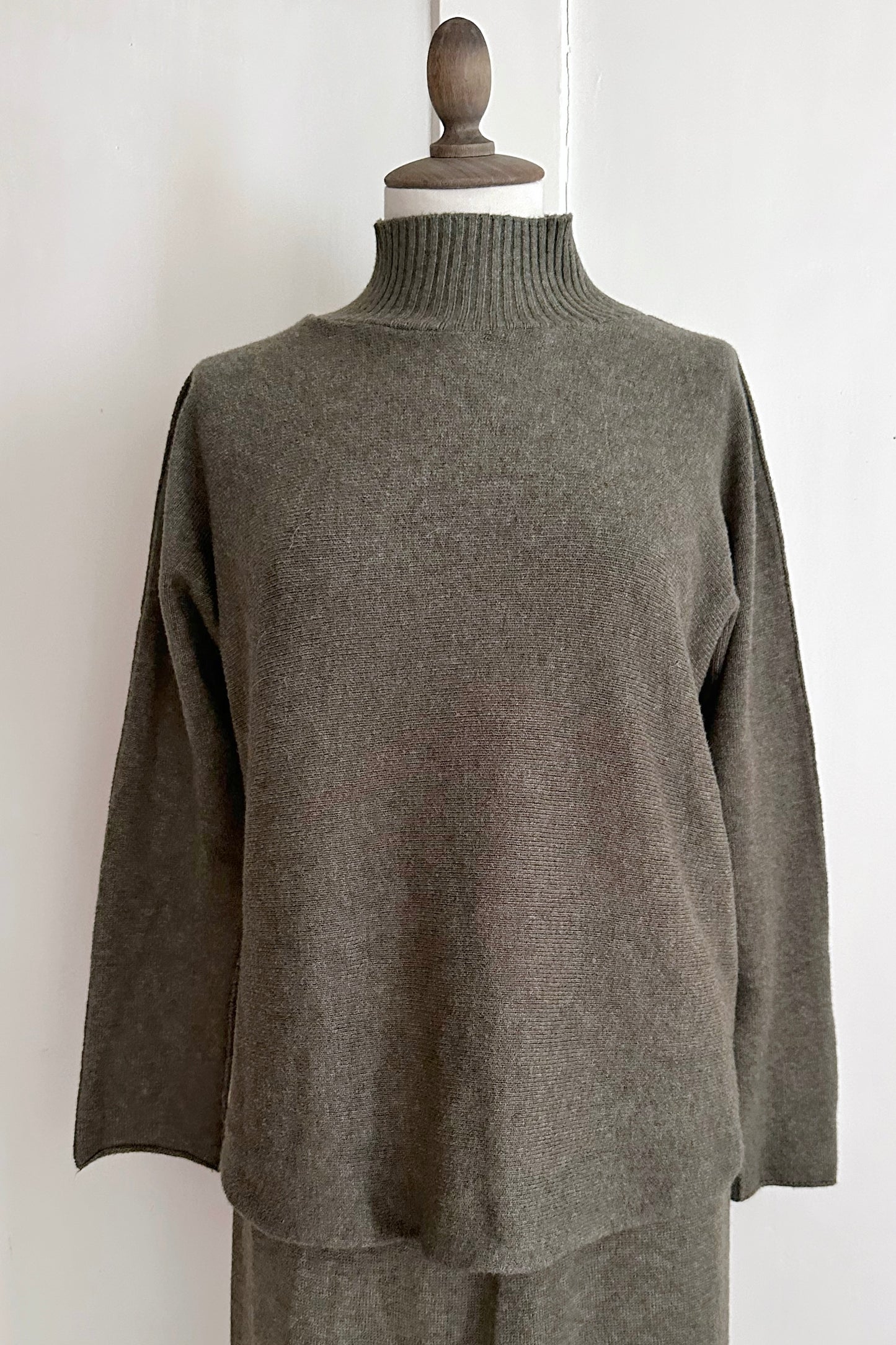 Weicher Strickpullover mit passender Hose