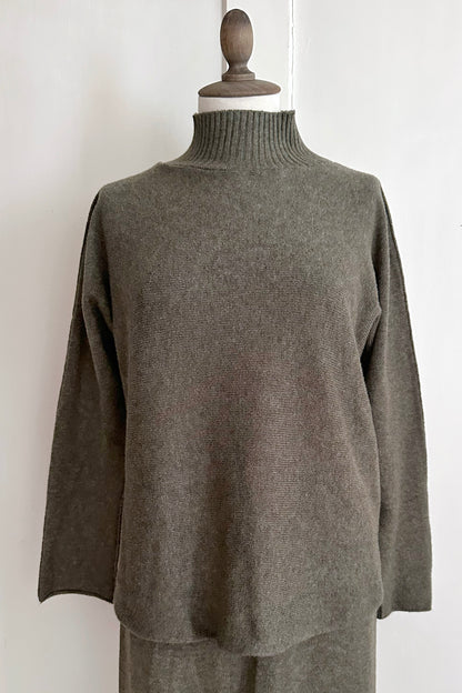 Weicher Strickpullover mit passender Hose