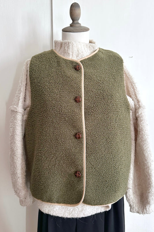 Kuschelweste mit Knöpfen