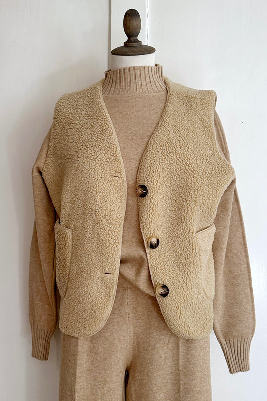 Kuschelweste mit Taschen