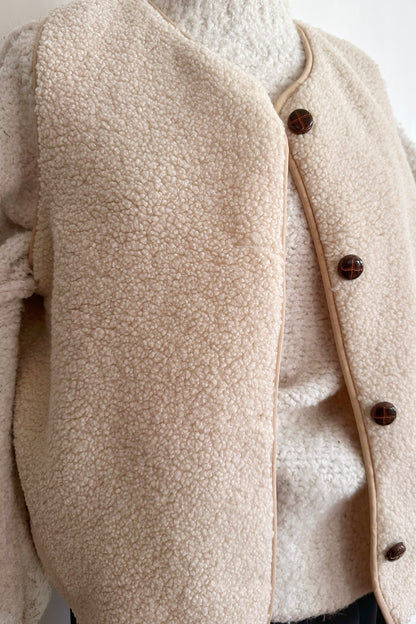 Kuschelweste mit Knöpfen