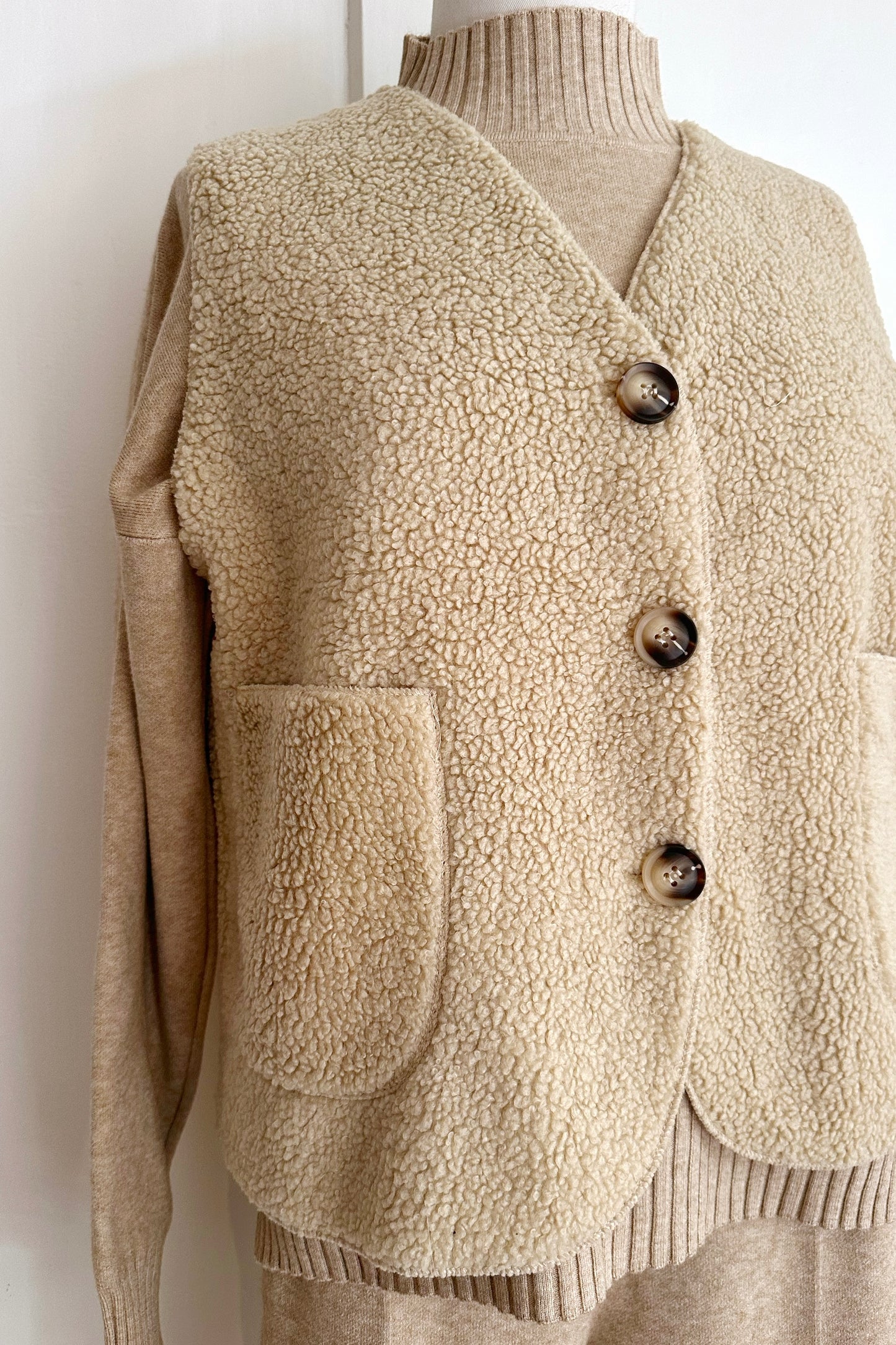 Kuschelweste mit Taschen