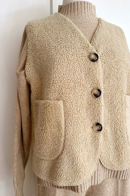 Kuschelweste mit Taschen