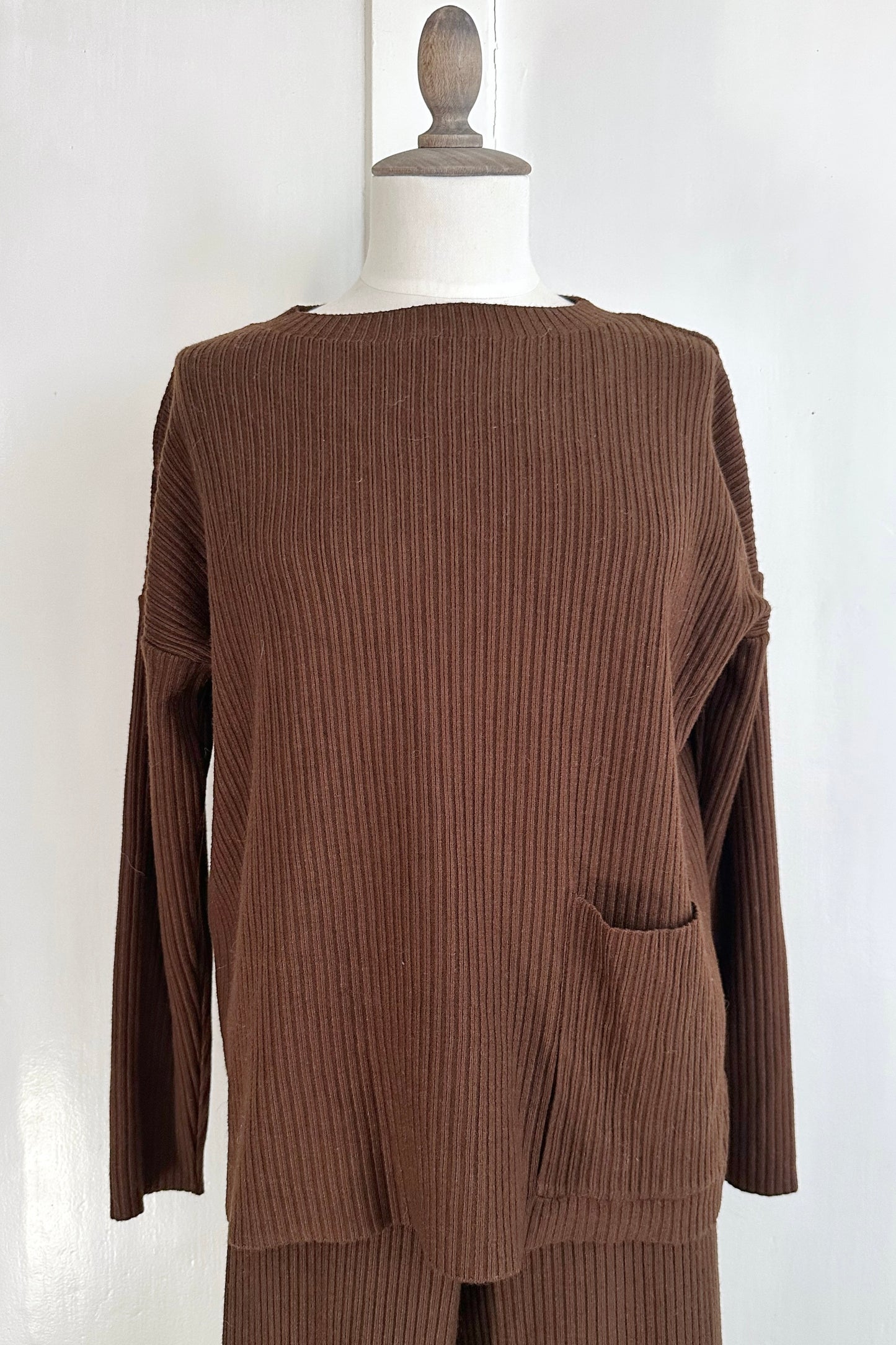 Gerippter Pullover mit passender Hose