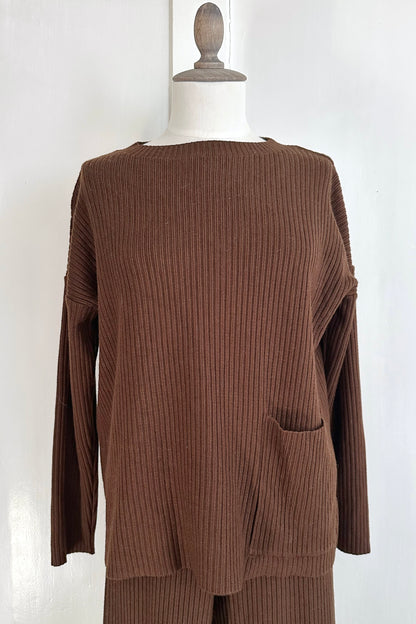 Gerippter Pullover mit passender Hose