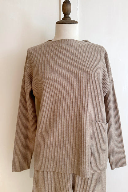 Gerippter Pullover mit passender Hose