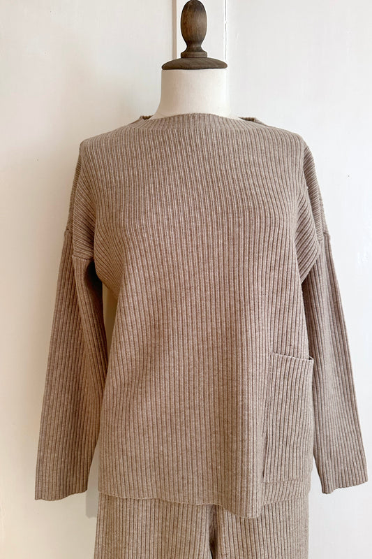 Gerippter Pullover mit passender Hose