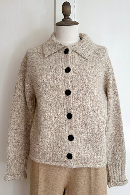 Dicker Strickcardigan mit Knöpfen