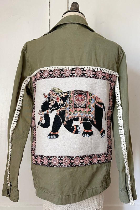 Handgemachte Jeansjacke mit Elefant