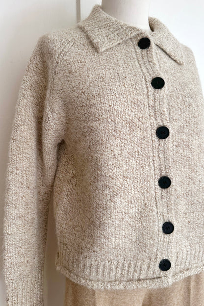Dicker Strickcardigan mit Knöpfen