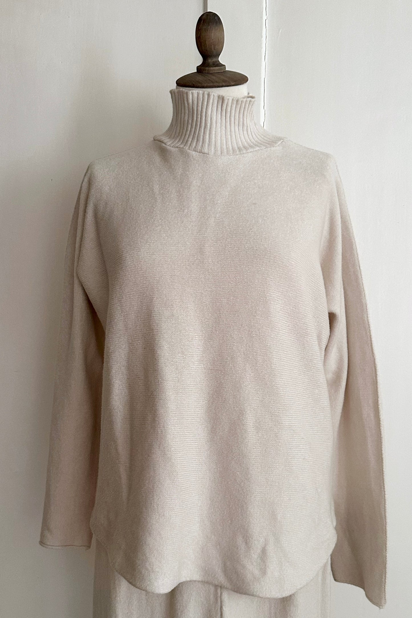 Weicher Strickpullover mit passender Hose