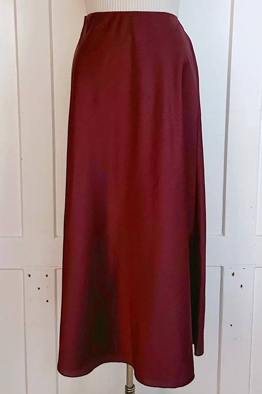 Satin Taillenjupe in Midilänge
