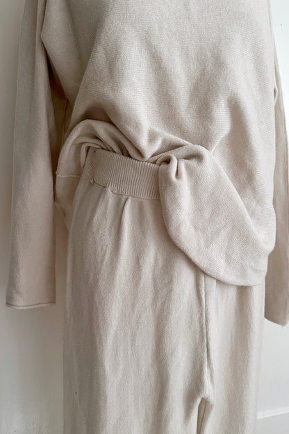 Weicher Strickpullover mit passender Hose