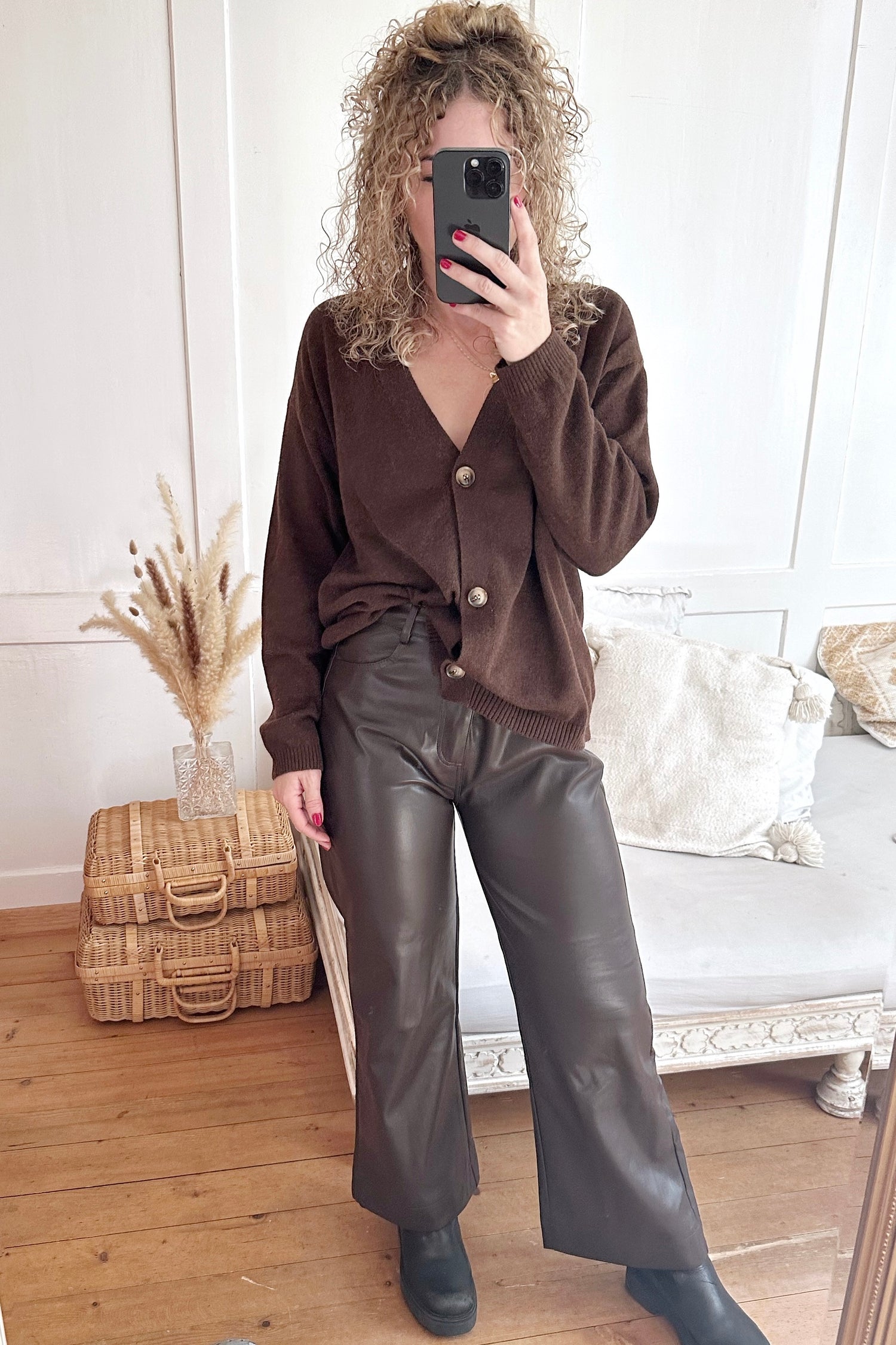 Vegane Lederhose in Marron mit weitem Bein und hohem Bund