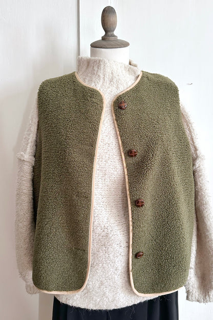 Kuschelweste mit Knöpfen