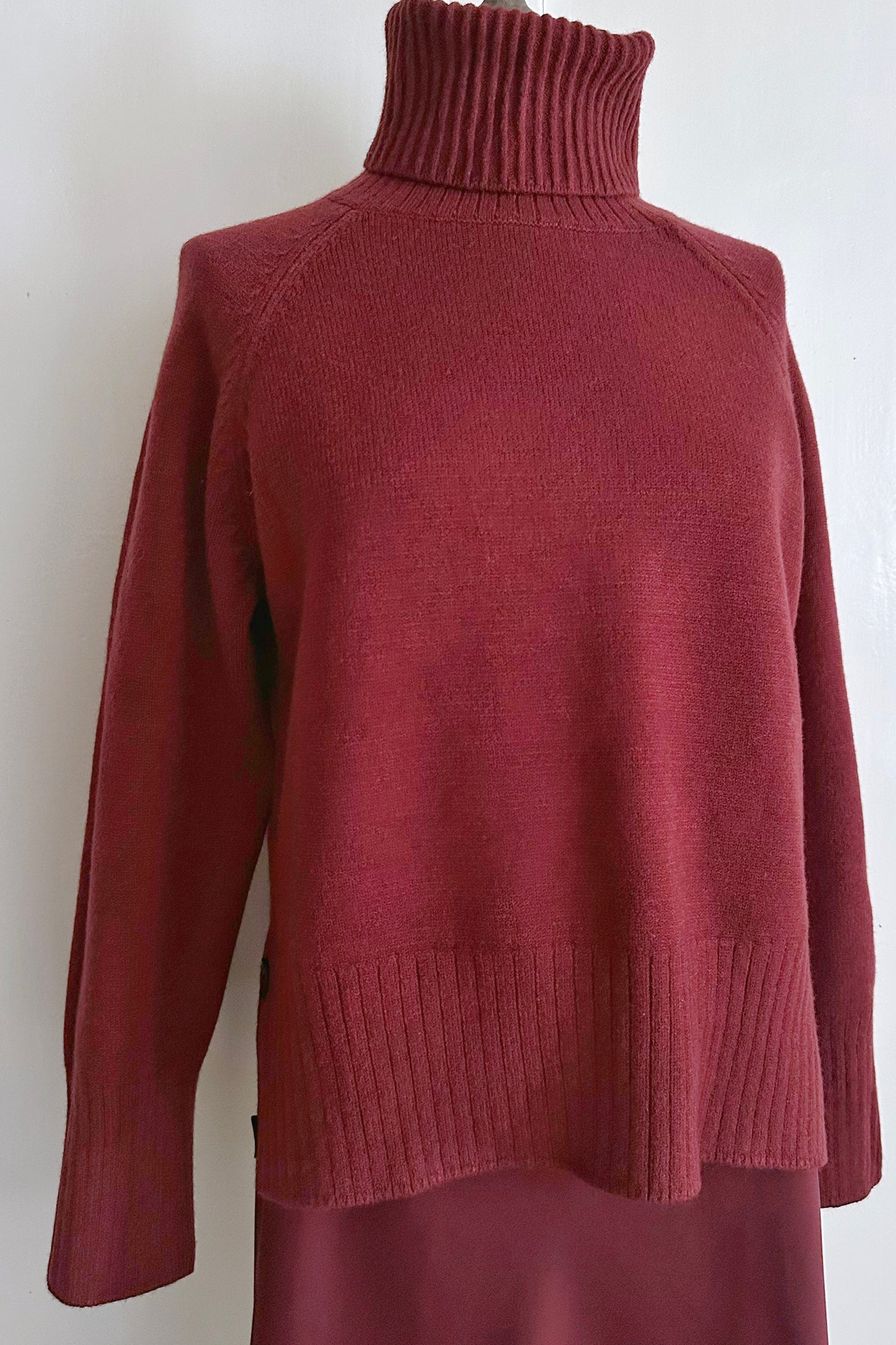 Pullover mit Turleneck und Knöpfen