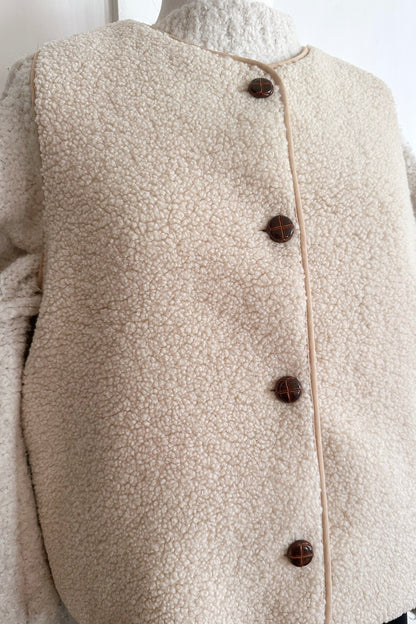 Kuschelweste mit Knöpfen