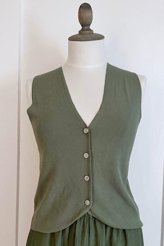 Gestricktes Top mit Knöpfen