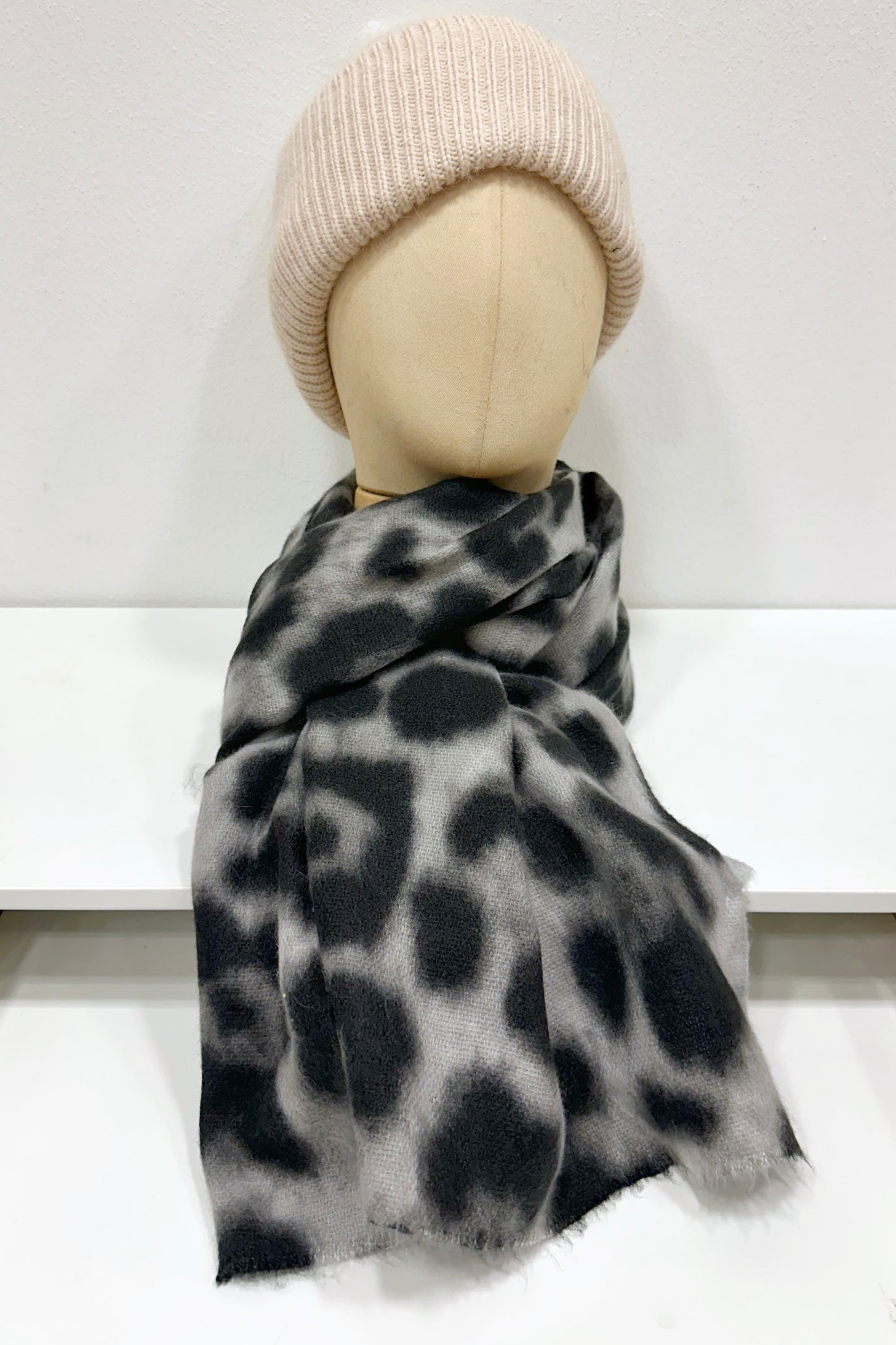 Viskoseschal mit Leopardenmuster