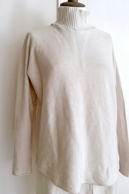 Weicher Strickpullover mit passender Hose