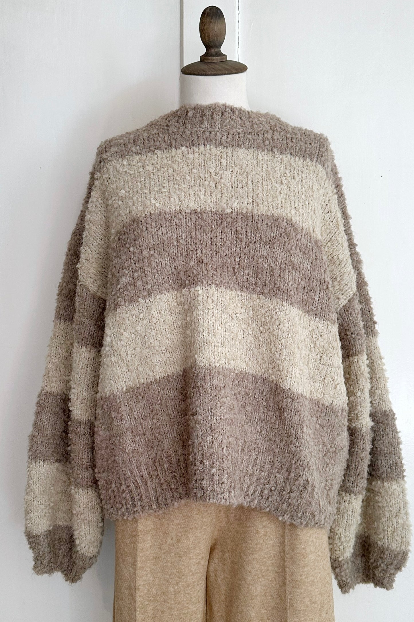 Grober Winterpullover mit Streifen
