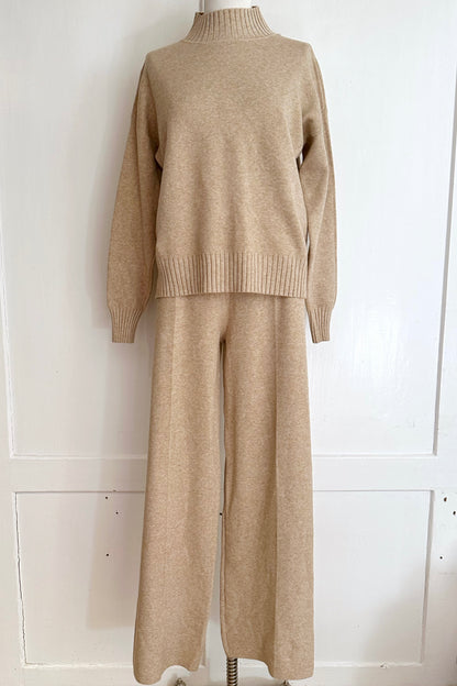 Strickpullover mit passender Hose