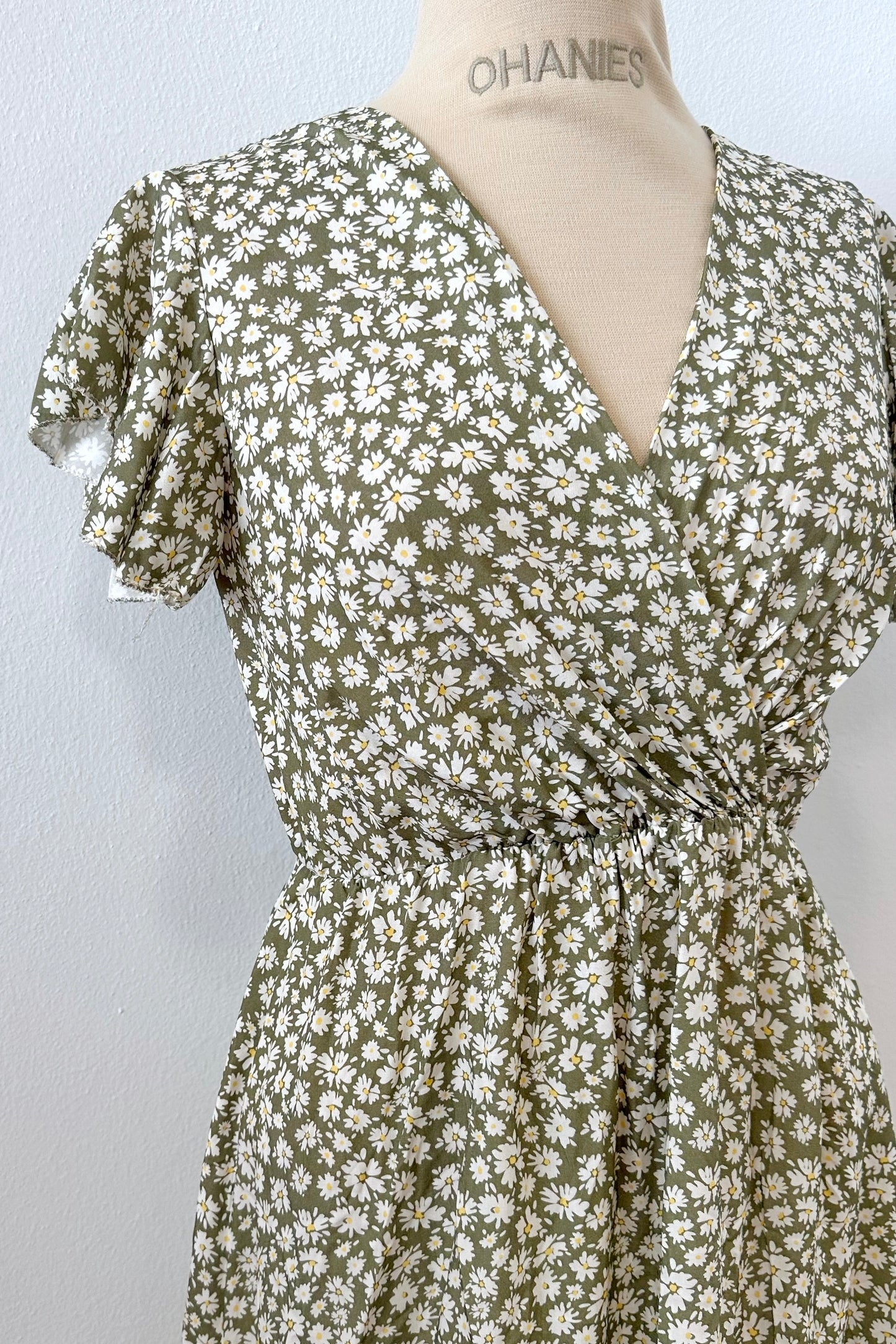 Sommerkleid mit floralem Muster und taillierter Silhouette aus Viskos
